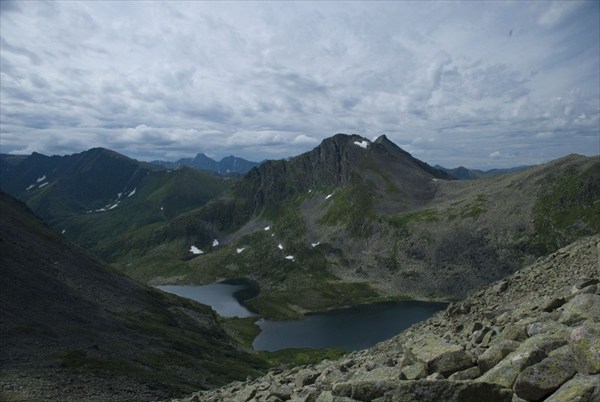 10.08.01 оз. Араданские вид на пер. Осыпной